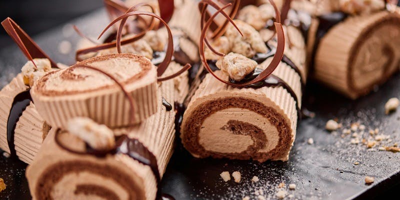 【Xmas2025】クリスマスビュッフェ・自慢のローストビーフや生パスタ、スイーツなど＋ドリンクバー付