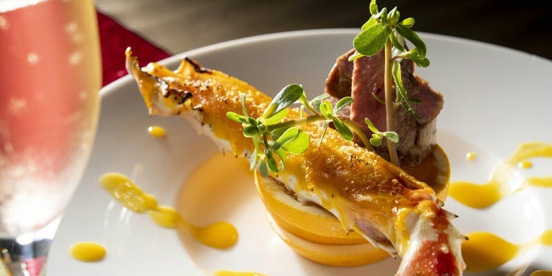 【Xmas2025】たらば蟹の炭火焼に和牛のすき煮やイセエビの天ぷらなどクリスマスコース（12/20～12/25）