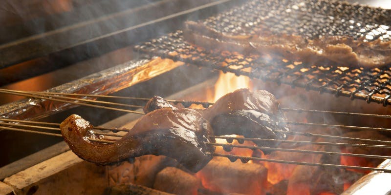 【おもてなしコース】刺身や天ぷらや丁寧に焼き上げる炭火焼きなど