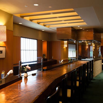 広々としたカウンター・テーブル席・個室タイプとお客様の用途に合わせたご利用が可能