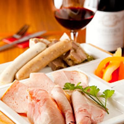 ワインに合う本格フレンチ、こだわりの料理をお気軽に