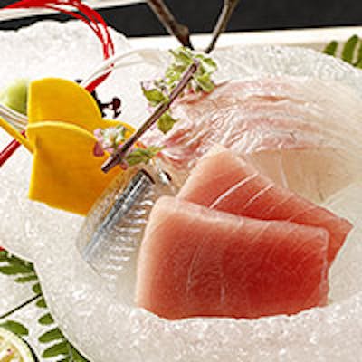 老舗ならではの素材へのこだわりと旬の食材を盛り込んだ季節の料理