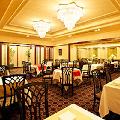 シックで落ち着いた雰囲気の店内