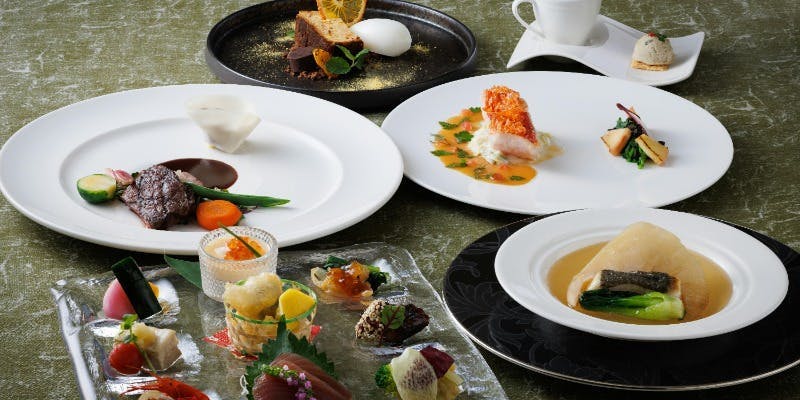 【プレミアムシェフコース】フカヒレ姿煮や国産牛フィレなど全7品＋カフェ