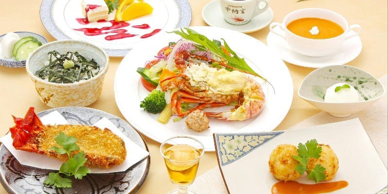 【陽（ひかり）】名物・伊勢海老のサラダと、甲羅揚＆クリームコロッケどちらもご用意する全9品