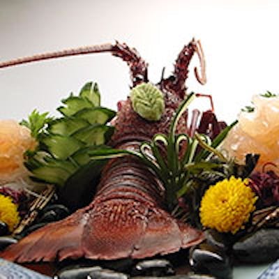 活け、焼き、蒸し、煮。 伊勢海老から生み出される数々の味覚をご賞味下さい