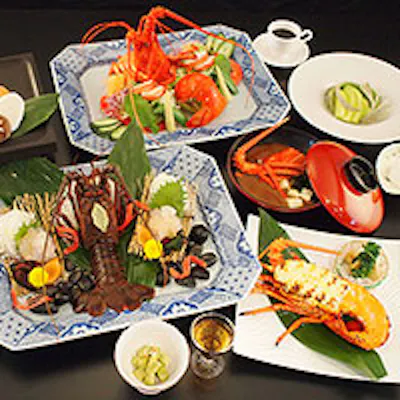 活け、焼き、蒸し、煮。 伊勢海老から生み出される数々の味覚をご賞味下さい