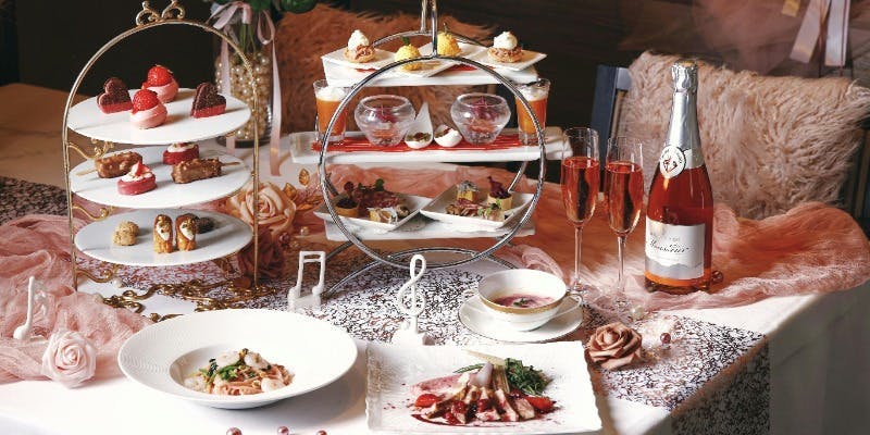 【プレミアムバレエコア特別装飾席】10種前菜付パスタ＆メイン×ストロベリー＆ショコラアフタヌーンティー