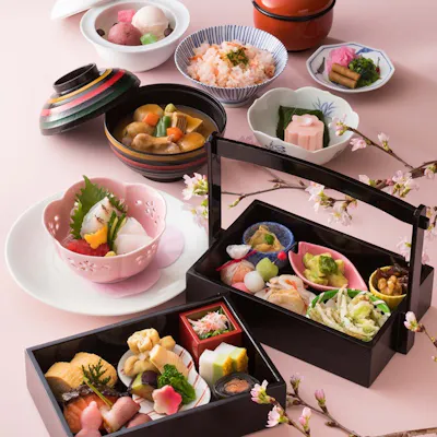 彩り豊かな季節の味覚をぎゅっと集めたお弁当