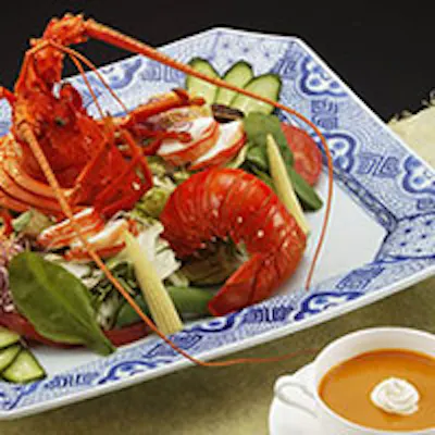 活け、焼き、蒸し、煮。 伊勢海老から生み出される数々の味覚をご賞味下さい