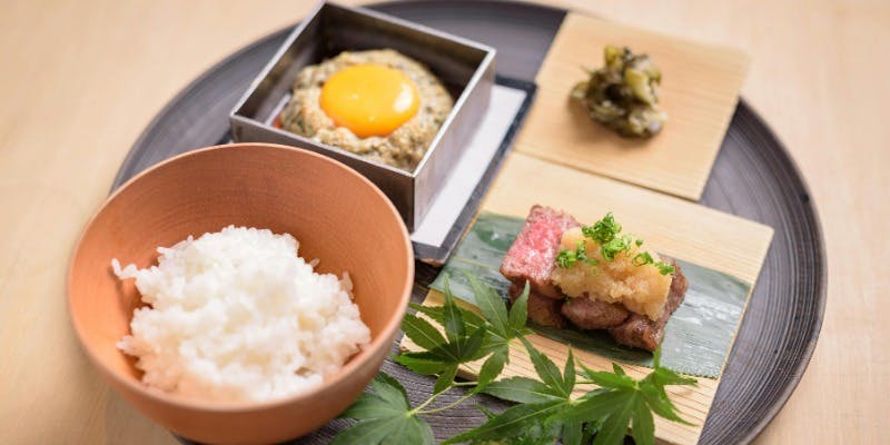 【茶洒ランチセット】お勧めメイン料理と前菜・甘味含め全4品（ネット予約限定・カウンター席）