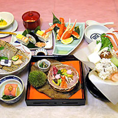 豪華な旬の味とともに和の情緒あふれるお食事を