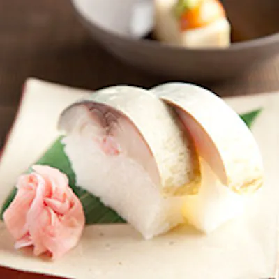 鯖の塩味とシャリの甘味のバランスが絶妙な逸品、大人気の「鯖寿司」