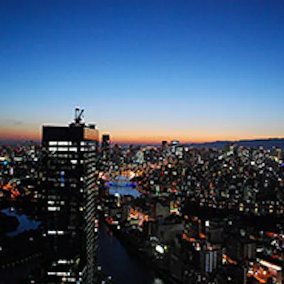 大阪市内を一望できる地上150mの絶景。さまざまな表情の夜景を味わえます