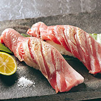全国各地から取り寄せた厳選食材を使った、スタイリッシュな懐石料理を堪能
