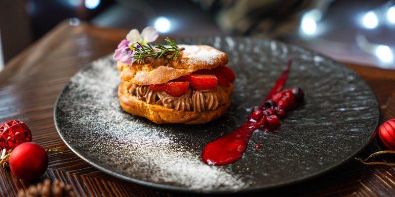 【Xmas2025】リゾート空間で愉しむクリスマスランチコース＋ドリンクバー（12/20～25限定）