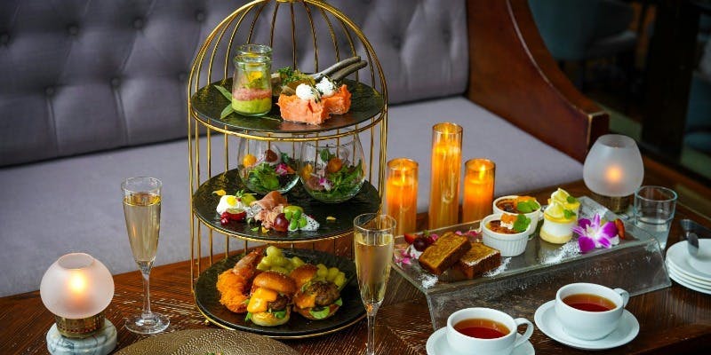 【夜の3段スタンドのディナーコース】＋乾杯酒＆食後のカフェ（月～木専用）