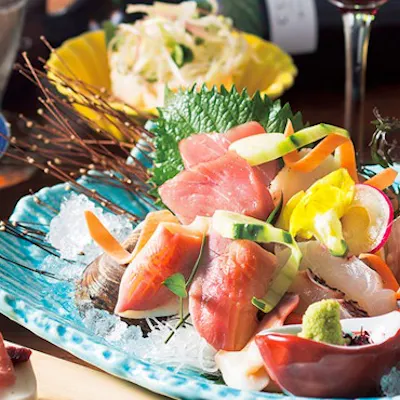 日本各地から直送している厳選された旬食材を使用