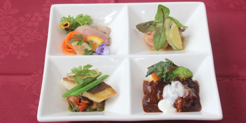 12月限定：クリスマスリュクスプレート＋ハーフビュッフェ・ドリンクバー付