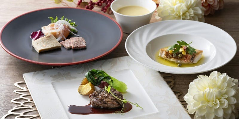 【アイリスランチ】メインの料理が魚肉選べる！デザートブッフェ付き＋スパークリングワイン付（11/1～）