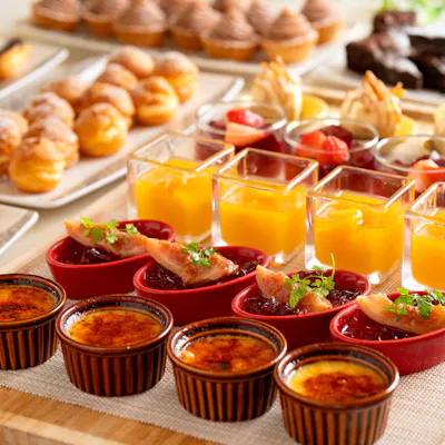 約20種類のデザートブッフェ付きランチ