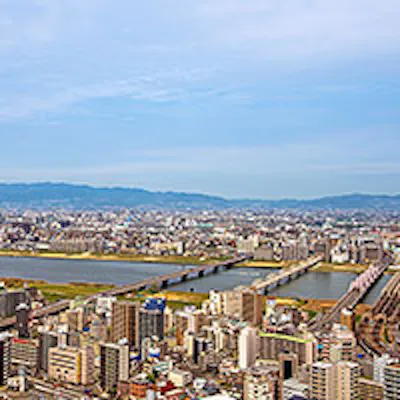 大阪の街を見渡す、素晴らしい眺望とともに