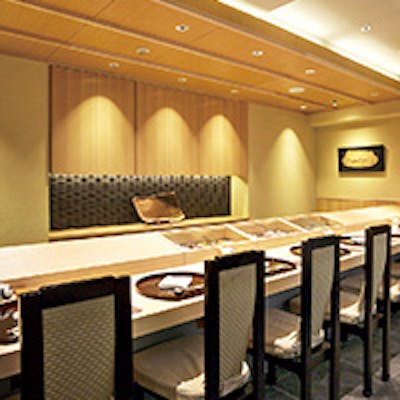 閑静な場所に佇む、隠れ家的な鮨処いとう