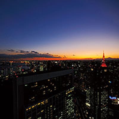 地上200mから眺望する幻想的な夜景がお客様をおもてなしいたします