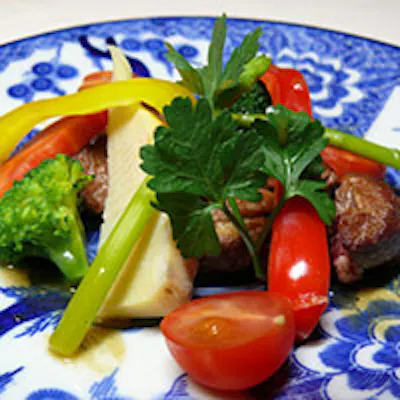 和の素材を活かし、フレンチの華やかさを纏う