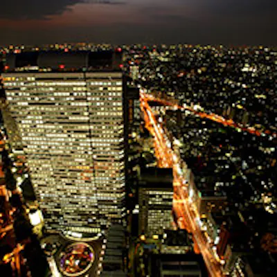 新宿摩天楼の夜景を一望
