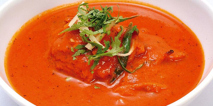 シターラ 青山店のカレー料理が置かれている様子