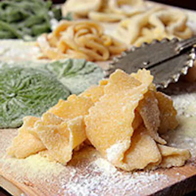 もちもち食感の手打ち生パスタ