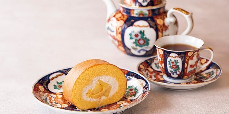 有田焼の器で楽しむ　ロールケーキセット＋15種類から選べるドリンク（土日祝日・90分制）