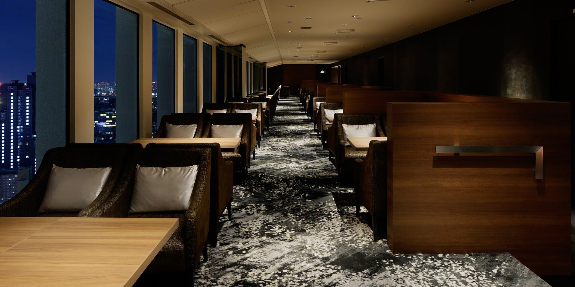 スカイラウンジ オーロラ／京王プラザホテル - 画像2