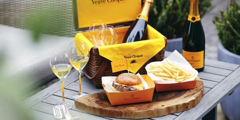  【数量限定】 Marriott Burger featuring Veuve Clicquot（シャンパングラス1杯付）