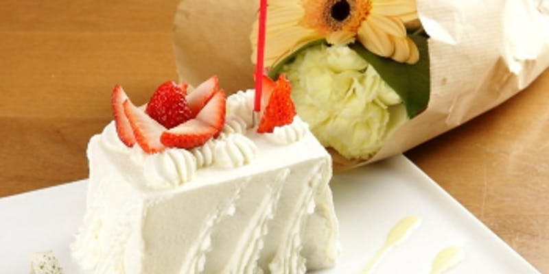 【アニバーサリオ】記念日やお祝いに乾杯ドリンクとミニブーケ、メッセージ付きケーキ・全7品