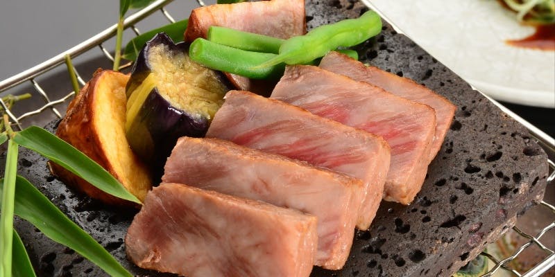 【Xmas2025】特選松阪牛をメインとしたクリスマス特別会席＋グラススパークリングワイン付（24.25日限定）