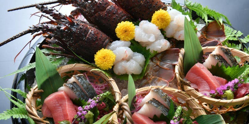 【祝い会席】お祝いにふさわしい伊勢海老などを含む特別ランチ会席＋選べる乾杯酒付（室料無料／12/27～）