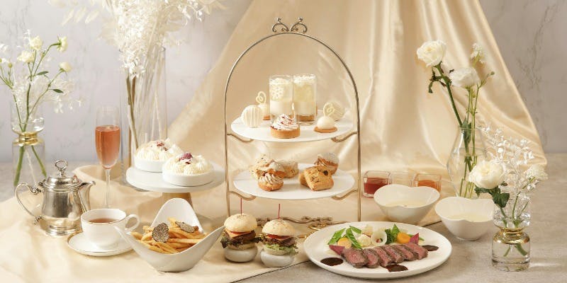 【Xmas2025】スノーホワイトアフタヌーンティー×グリルステーキ＋乾杯酒（平日）