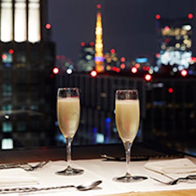 丸ビル35階から、東京タワー、皇居、東京駅駅舎など都心の景色を一望できる空間