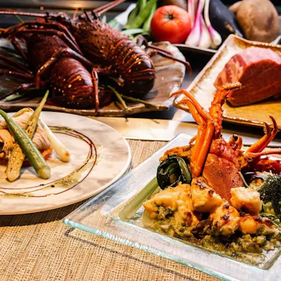 沖縄県産の食材とシェフの技術が織りなす自慢の料理