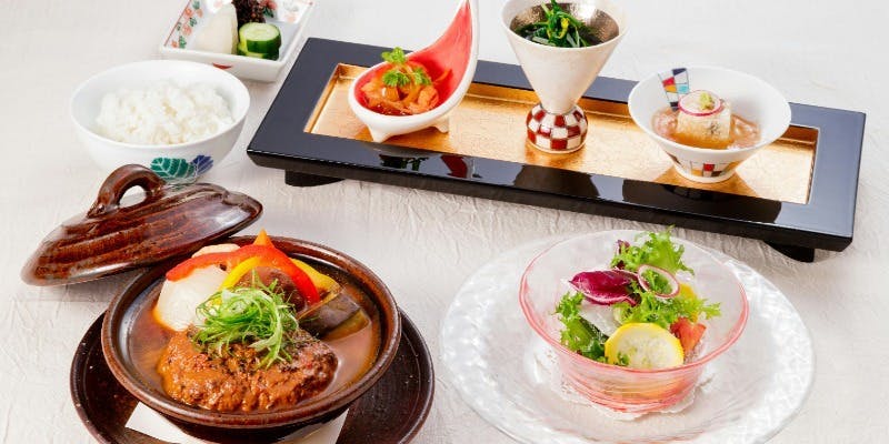 【神戸牛和風煮込みハンバーグ膳】赤味噌などを使い和風デミグラス煮込んだ神戸牛のハンバーグ