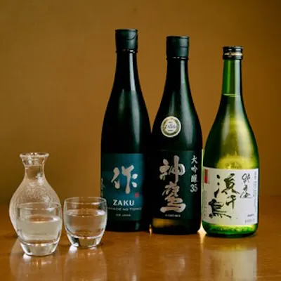 料理を引き立てる日本酒やドリンク。気軽に楽しめるランチも人気