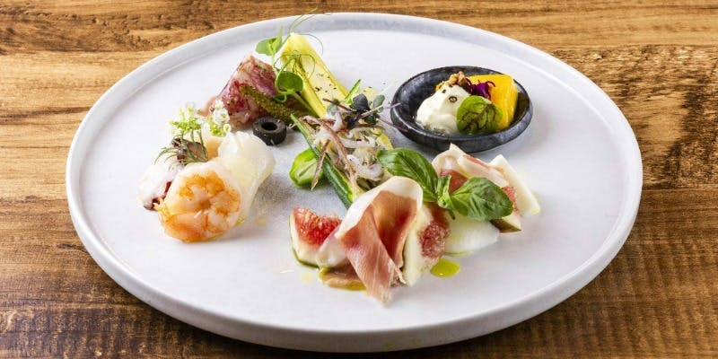 ～スタンダードコース～旬のピッツァ、パスタ、牛サーロインなど全5品＋Cafe付