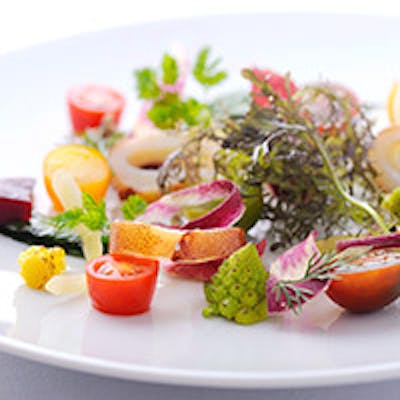 ソムリエ厳選ワインと共に見た目も美しい驚きのあるフレンチメニューをご堪能下さい