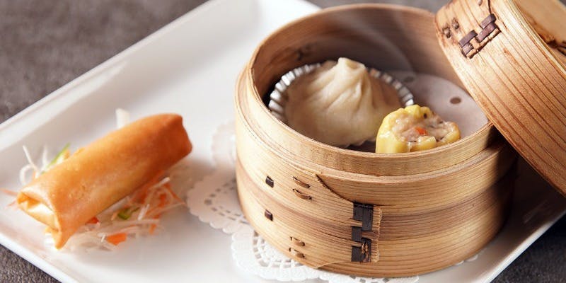 【 Botan 牡丹 】大海老のマンゴーマヨ、点心3種などカジュアルランチコース（平日フロア席）