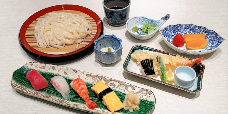 うどんとにぎり寿司ランチ！小鉢、茶わん蒸し、にぎり寿司など全5品
