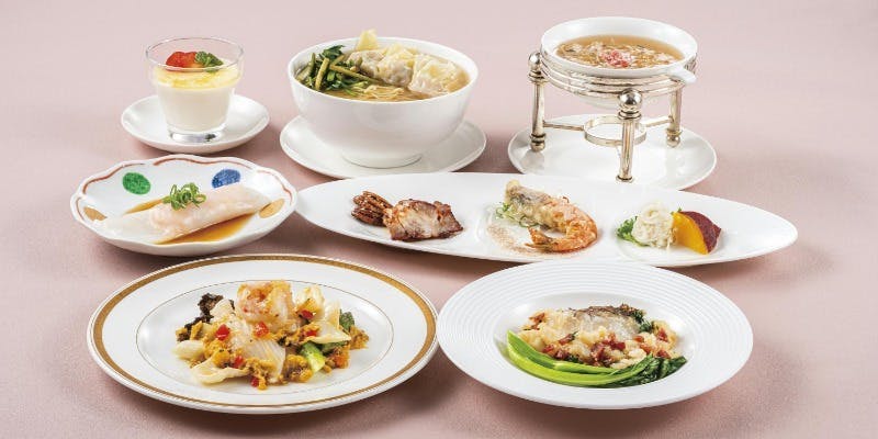 【新春海鮮づくしランチ】蟹肉入り五目ふかひれスープ、海鮮二種の上海蟹炒め、特製点心 等＋プチデザート