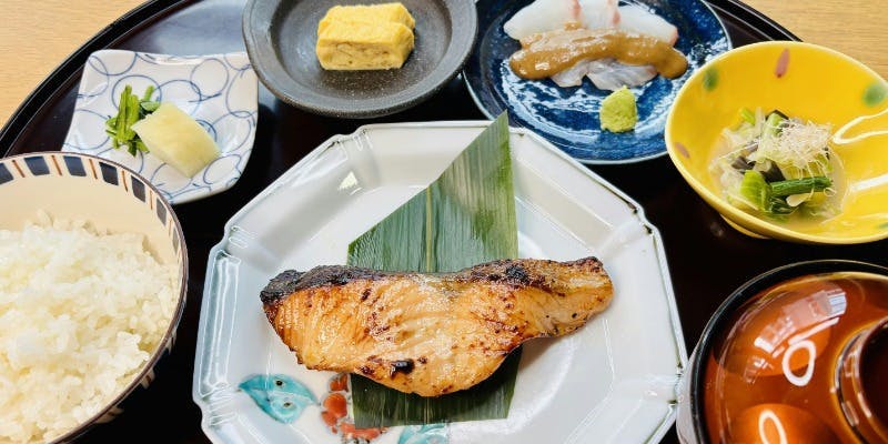 平日ランチ限定【王様サーモン味噌漬炭火焼定食】