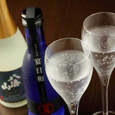 新潟・北陸の地酒に拘った豊富な種類の日本酒を、錫の酒器でまろやかに